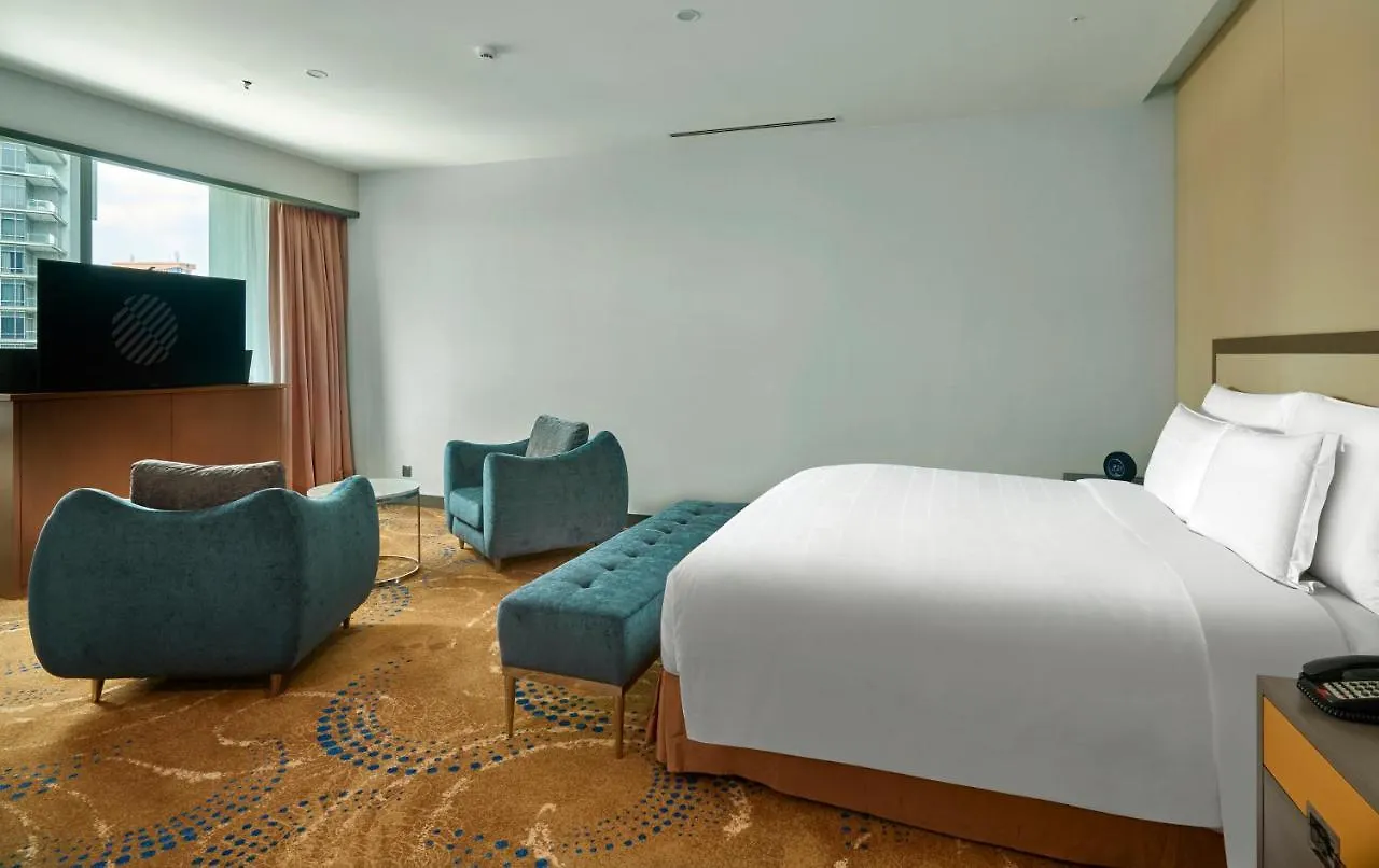 Pullman Kuala Lumpur City Centre Hotel & Residences 5*,