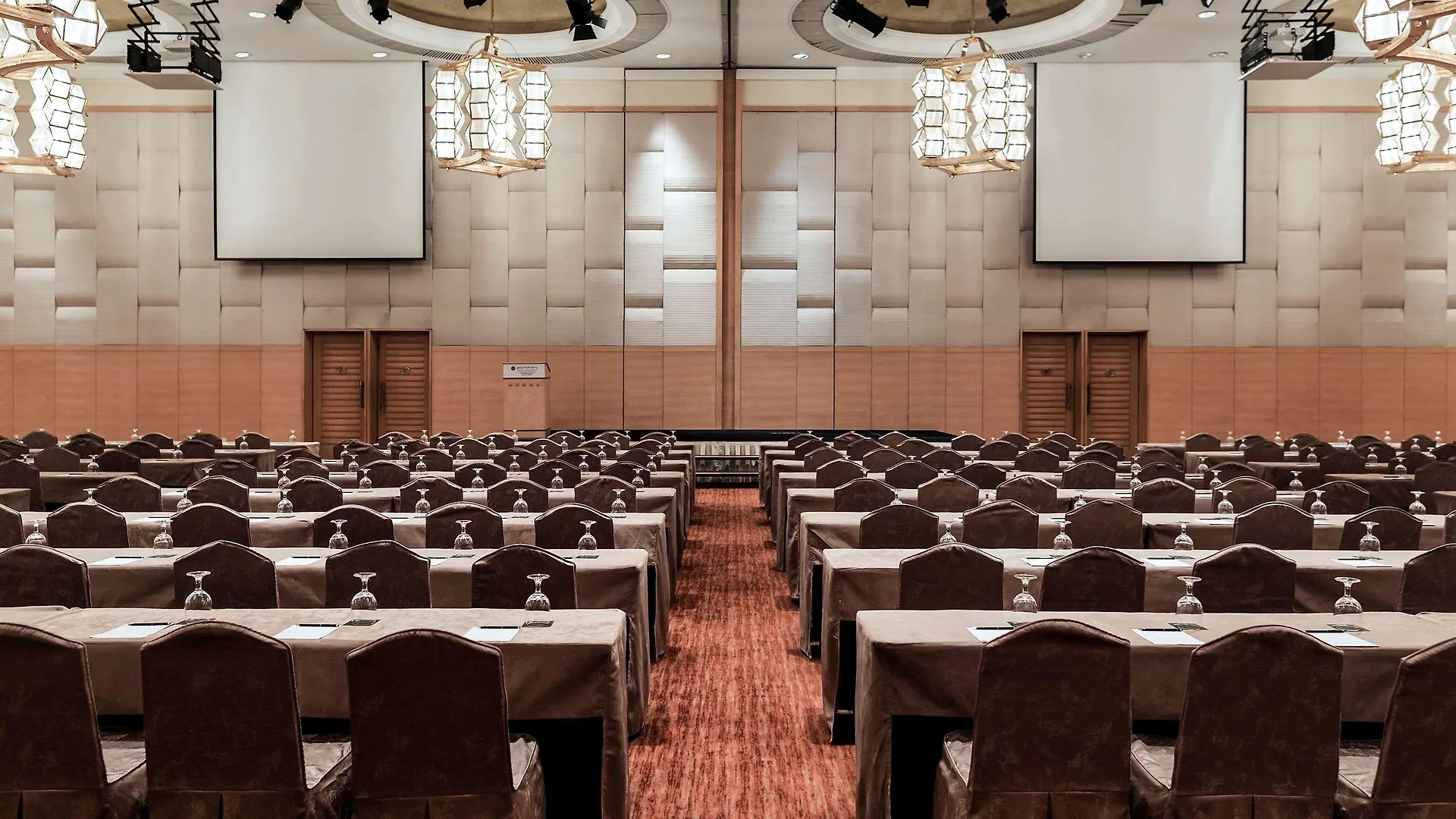 Pullman Kuala Lumpur City Centre Hotel & Residences 5*,  Malaysia